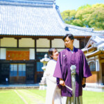 諫早市天祐寺で前撮り。
MAEDORU!とは、長崎県最大級3000着以上の衣装から選べる前撮り専門店。衣装着放題・ロケ行き放題・持ち込み自由挙式当日衣装無料提供。
お好きな場所・思い出の場所・季節よってお好き場所をtチョイスしてください 長崎県のフォトウェディング、前撮り専門店 お宮参り・マタニティー・七五三・成人式撮影