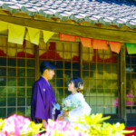 諫早市天祐寺回廊で前撮り。
MAEDORU!とは、長崎県最大級3000着以上の衣装から選べる前撮り専門店。衣装着放題・ロケ行き放題・持ち込み自由挙式当日衣装無料提供。
お好きな場所・思い出の場所・季節よってお好き場所をtチョイスしてください 長崎県のフォトウェディング、前撮り専門店 お宮参り・マタニティー・七五三・成人式撮影