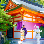 御舘山神社で前撮り
MAEDORU!とは、長崎県最大級3000着以上の衣装から選べる前撮り専門店。衣装着放題・ロケ行き放題・持ち込み自由挙式当日衣装無料提供。
お好きな場所・思い出の場所・季節よってお好き場所をtチョイスしてください 長崎県のフォトウェディング、前撮り専門店 お宮参り・マタニティー・七五三・成人式撮影