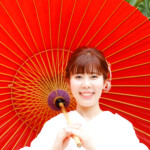 御舘山神社で前撮り
MAEDORU!とは、長崎県最大級3000着以上の衣装から選べる前撮り専門店。衣装着放題・ロケ行き放題・持ち込み自由挙式当日衣装無料提供。
お好きな場所・思い出の場所・季節よってお好き場所をtチョイスしてください 長崎県のフォトウェディング、前撮り専門店 お宮参り・マタニティー・七五三・成人式撮影