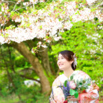諫早市で前撮り。
MAEDORU!とは、長崎県最大級3000着以上の衣装から選べる前撮り専門店。衣装着放題・ロケ行き放題・持ち込み自由挙式当日衣装無料提供。
お好きな場所・思い出の場所・季節よってお好き場所をtチョイスしてください 長崎県のフォトウェディング、前撮り専門店 お宮参り・マタニティー・七五三・成人式撮影