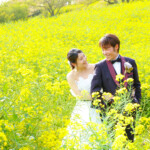 白木峯高原で前撮り。
MAEDORU!とは、長崎県最大級3000着以上の衣装から選べる前撮り専門店。衣装着放題・ロケ行き放題・持ち込み自由挙式当日衣装無料提供。
お好きな場所・思い出の場所・季節よってお好き場所をtチョイスしてください 長崎県のフォトウェディング、前撮り専門店 お宮参り・マタニティー・七五三・成人式撮影