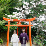 御舘山神社で前撮り
MAEDORU!とは、長崎県最大級3000着以上の衣装から選べる前撮り専門店。衣装着放題・ロケ行き放題・持ち込み自由挙式当日衣装無料提供。
お好きな場所・思い出の場所・季節よってお好き場所をtチョイスしてください 長崎県のフォトウェディング、前撮り専門店 お宮参り・マタニティー・七五三・成人式撮影