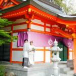 御舘山神社で前撮り
MAEDORU!とは、長崎県最大級3000着以上の衣装から選べる前撮り専門店。衣装着放題・ロケ行き放題・持ち込み自由挙式当日衣装無料提供。
お好きな場所・思い出の場所・季節よってお好き場所をtチョイスしてください 長崎県のフォトウェディング、前撮り専門店 お宮参り・マタニティー・七五三・成人式撮影