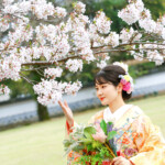 諫早公園眼鏡橋で前撮り
MAEDORU!とは、長崎県最大級3000着以上の衣装から選べる前撮り専門店。衣装着放題・ロケ行き放題・持ち込み自由挙式当日衣装無料提供。
お好きな場所・思い出の場所・季節よってお好き場所をtチョイスしてください 長崎県のフォトウェディング、前撮り専門店 お宮参り・マタニティー・七五三・成人式撮影