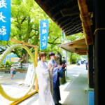 諫早神社で前撮り。
MAEDORU!とは、長崎県最大級3000着以上の衣装から選べる前撮り専門店。衣装着放題・ロケ行き放題・持ち込み自由挙式当日衣装無料提供。
お好きな場所・思い出の場所・季節よってお好き場所をtチョイスしてください 長崎県のフォトウェディング、前撮り専門店 お宮参り・マタニティー・七五三・成人式撮影