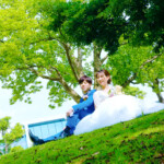 水辺の森公園で前撮り。
MAEDORU!とは、長崎県最大級3000着以上の衣装から選べる前撮り専門店。衣装着放題・ロケ行き放題・持ち込み自由挙式当日衣装無料提供。
お好きな場所・思い出の場所・季節よってお好き場所をtチョイスしてください 長崎県のフォトウェディング、前撮り専門店 お宮参り・マタニティー・七五三・成人式撮影