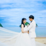結の浜マリンパークで前撮り。
MAEDORU!とは、長崎県最大級3000着以上の衣装から選べる前撮り専門店。衣装着放題・ロケ行き放題・持ち込み自由挙式当日衣装無料提供。
お好きな場所・思い出の場所・季節よってお好き場所をtチョイスしてください 長崎県のフォトウェディング、前撮り専門店 お宮参り・マタニティー・七五三・成人式撮影