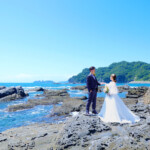 弁天白浜で前撮り。
MAEDORU!とは、長崎県最大級3000着以上の衣装から選べる前撮り専門店。衣装着放題・ロケ行き放題・持ち込み自由挙式当日衣装無料提供。
お好きな場所・思い出の場所・季節よってお好き場所をtチョイスしてください
弁天白浜 長崎県のフォトウェディング、前撮り専門店 お宮参り・マタニティー・七五三・成人式撮影