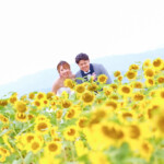 ひまわり畑で前撮り
MAEDORU!とは、長崎県最大級3000着以上の衣装から選べる前撮り専門店。衣装着放題・ロケ行き放題・持ち込み自由挙式当日衣装無料提供。
お好きな場所・思い出の場所・季節よってお好き場所をtチョイスしてください 長崎県のフォトウェディング、前撮り専門店 お宮参り・マタニティー・七五三・成人式撮影